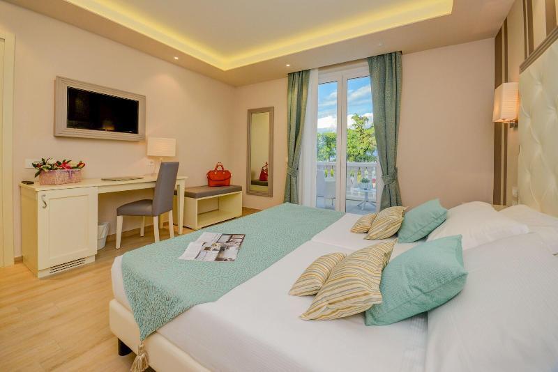 פאדנג'ה סול גארדה Hotel Villa Garuti מראה חיצוני תמונה