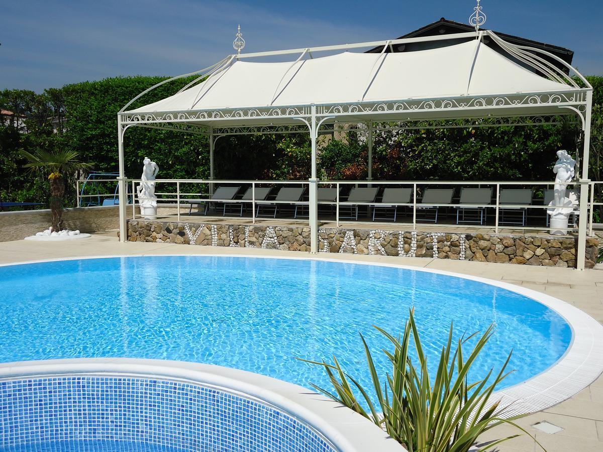 פאדנג'ה סול גארדה Hotel Villa Garuti מראה חיצוני תמונה